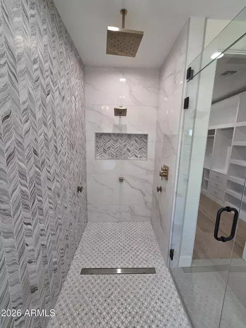 Bath - 4332 E Vermont Ave, Phoenix, AZ 85018 photo 4 of 18