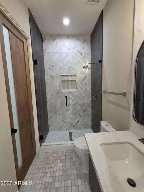 Bath - 4332 E Vermont Ave, Phoenix, AZ 85018 photo 6 of 18