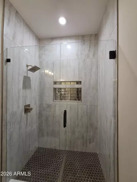 Bath - 4332 E Vermont Ave, Phoenix, AZ 85018 photo 12 of 18