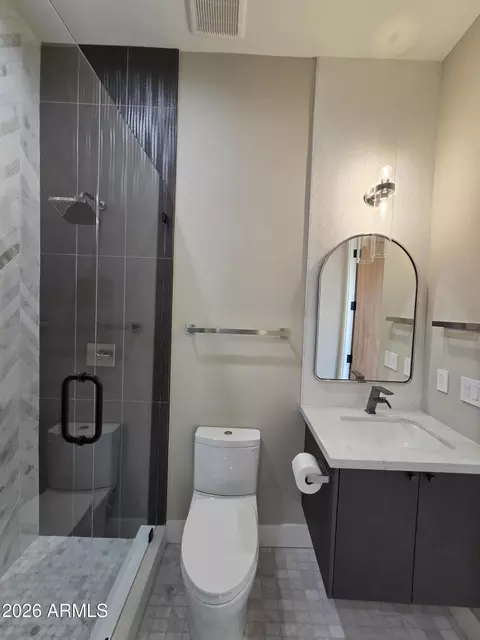 Bath - 4332 E Vermont Ave, Phoenix, AZ 85018 photo 7 of 18