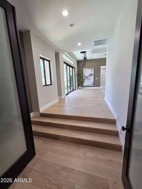 Entry Way - 4332 E Vermont Ave, Phoenix, AZ 85018 photo 1 of 4