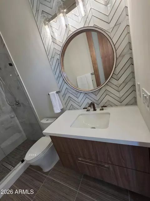 Bath - 4332 E Vermont Ave, Phoenix, AZ 85018 photo 13 of 18