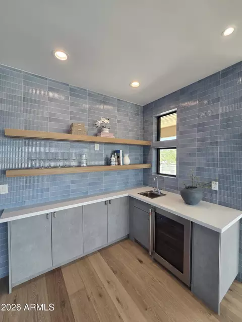 Kitchen - 4332 E Vermont Ave, Phoenix, AZ 85018 photo 8 of 9