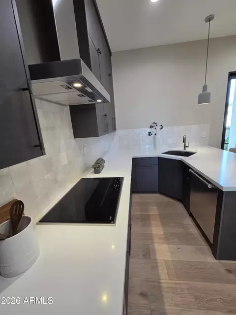 Kitchen - 4332 E Vermont Ave, Phoenix, AZ 85018 photo 6 of 9