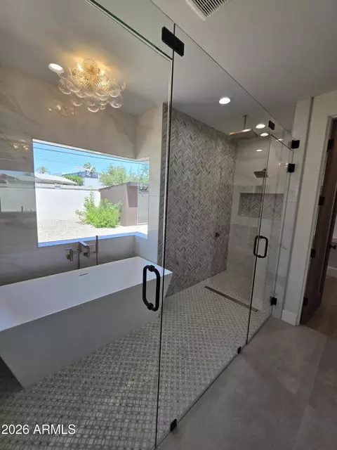 Bath - 4332 E Vermont Ave, Phoenix, AZ 85018 photo 3 of 18