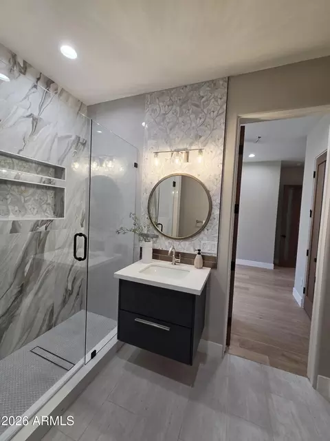 Bath - 4332 E Vermont Ave, Phoenix, AZ 85018 photo 17 of 18