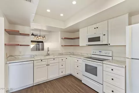 Kitchen - 1274 E Avenida Hermosa --, Phoenix, AZ 85014 photo 2 of 3