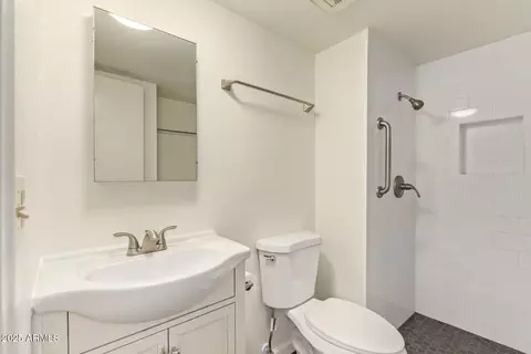 Bath - 1274 E Avenida Hermosa --, Phoenix, AZ 85014 photo 3 of 3