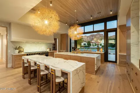 Kitchen - 4729 E Arcadia Ln, Phoenix, AZ 85018 photo 4 of 5
