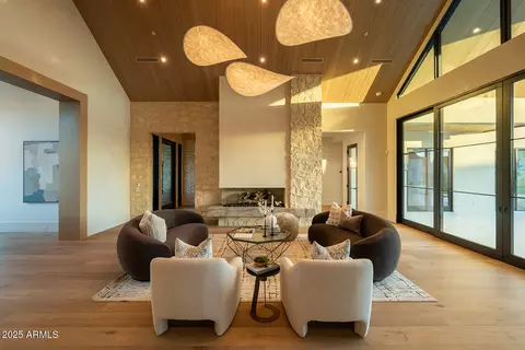Living - 4729 E Arcadia Ln, Phoenix, AZ 85018 photo 2 of 4