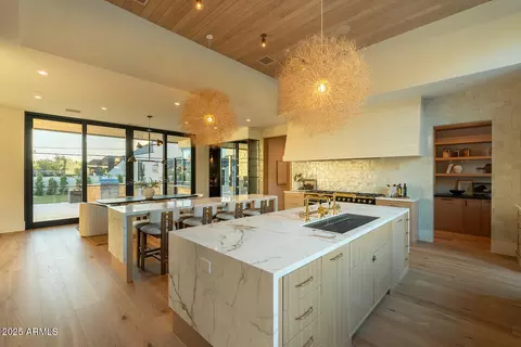 Kitchen - 4729 E Arcadia Ln, Phoenix, AZ 85018 photo 1 of 5