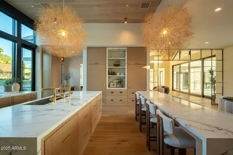 Kitchen - 4729 E Arcadia Ln, Phoenix, AZ 85018 photo 3 of 5
