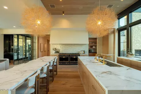 Kitchen - 4729 E Arcadia Ln, Phoenix, AZ 85018 photo 2 of 5