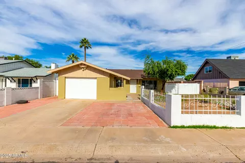 4310 W Rose Ln, Glendale, AZ 85301