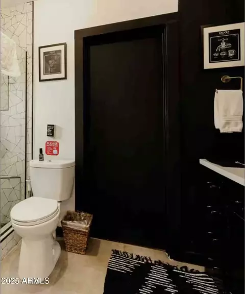 Bath - 1055 E Whitton Ave, Phoenix, AZ 85014 photo 4 of 8