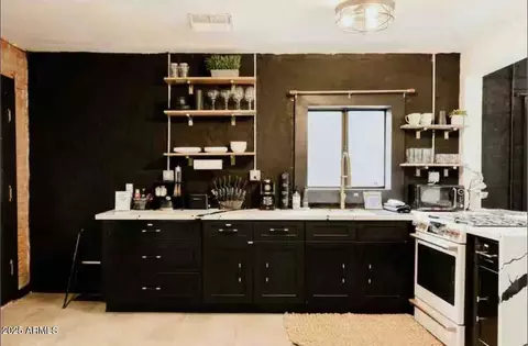 Kitchen - 1055 E Whitton Ave, Phoenix, AZ 85014 photo 2 of 4