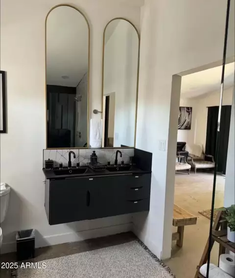 Bath - 1055 E Whitton Ave, Phoenix, AZ 85014 photo 6 of 8