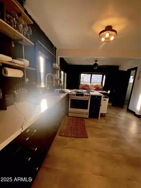 Kitchen - 1055 E Whitton Ave, Phoenix, AZ 85014 photo 3 of 4