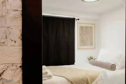 Bedroom - 1055 E Whitton Ave, Phoenix, AZ 85014 photo 3 of 6