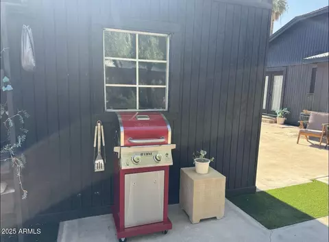 Exterior - 1055 E Whitton Ave, Phoenix, AZ 85014 photo 3 of 5
