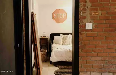 Bedroom - 1055 E Whitton Ave, Phoenix, AZ 85014 photo 4 of 6