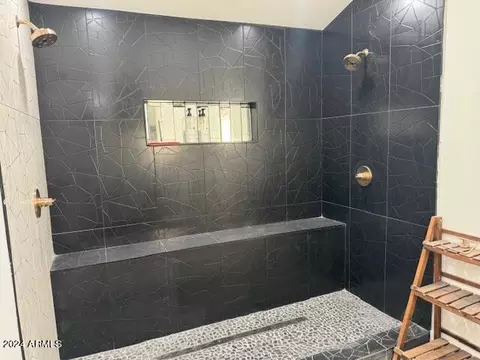 Bath - 1055 E Whitton Ave, Phoenix, AZ 85014 photo 1 of 8