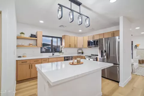 5528 N 39th Dr, Phoenix, AZ 85019