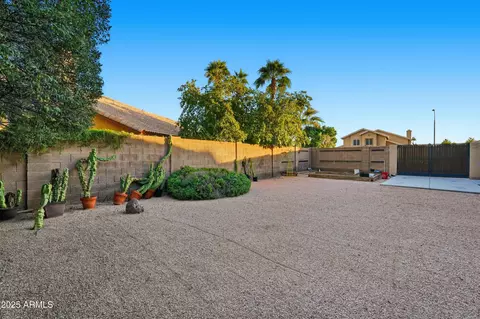 Exterior - 4714 E Rockledge Rd, Phoenix, AZ 85044 photo 2 of 3