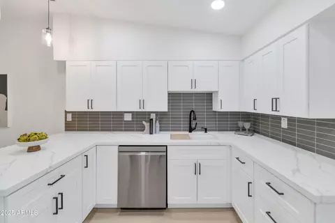 Kitchen - 3505 E Campbell Ave #7, Phoenix, AZ 85018 photo 3 of 4
