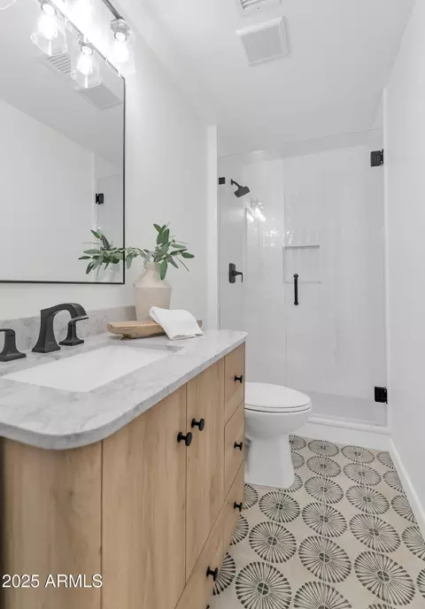 Bath - 3505 E Campbell Ave #7, Phoenix, AZ 85018 photo 2 of 2