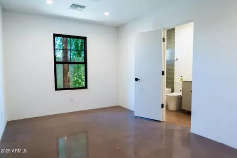 Bedroom - 914 E Sheridan St, Phoenix, AZ 85006 photo 2 of 7