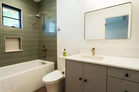Bath - 914 E Sheridan St, Phoenix, AZ 85006 photo 1 of 5