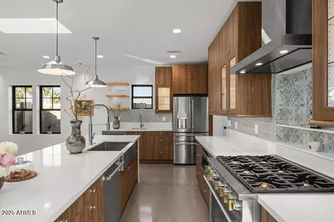 Kitchen - 914 E Sheridan St, Phoenix, AZ 85006 photo 2 of 6