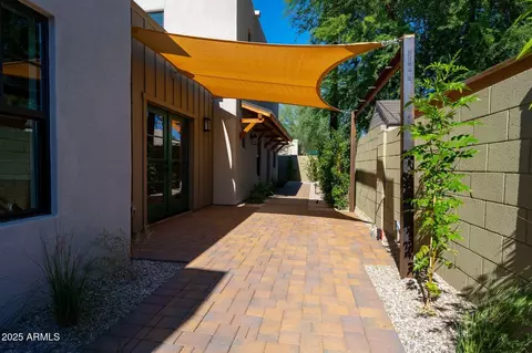 Exterior - 914 E Sheridan St, Phoenix, AZ 85006 photo 1 of 9