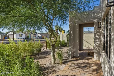 Exterior - 914 E Sheridan St, Phoenix, AZ 85006 photo 7 of 9