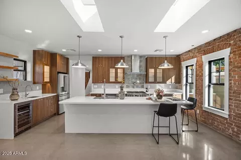 Kitchen - 914 E Sheridan St, Phoenix, AZ 85006 photo 1 of 6