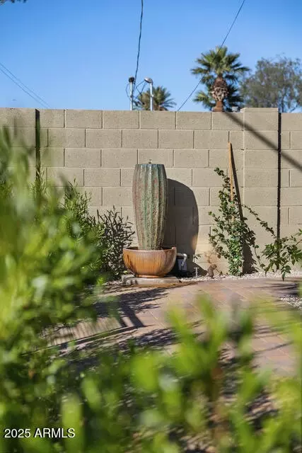 Exterior - 914 E Sheridan St, Phoenix, AZ 85006 photo 4 of 9