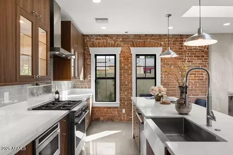 Kitchen - 914 E Sheridan St, Phoenix, AZ 85006 photo 6 of 6