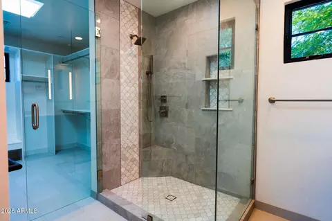 Bath - 914 E Sheridan St, Phoenix, AZ 85006 photo 5 of 5