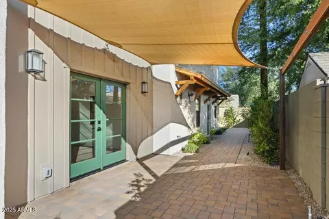 Exterior - 914 E Sheridan St, Phoenix, AZ 85006 photo 5 of 9