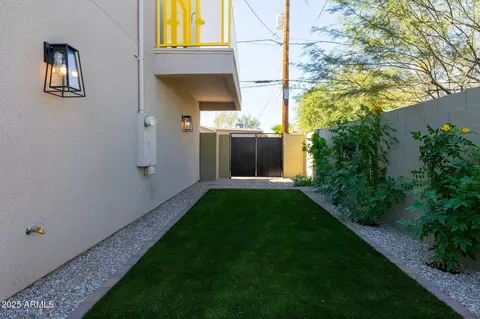 Exterior - 914 E Sheridan St, Phoenix, AZ 85006 photo 3 of 9