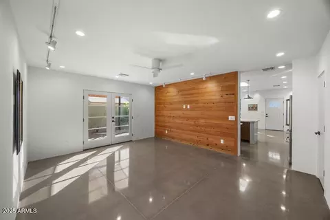 Living - 914 E Sheridan St, Phoenix, AZ 85006 photo 3 of 4