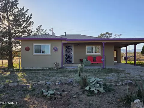 9920 S Rancho Dr, Hereford, AZ 85615