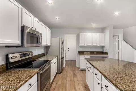 Kitchen - 1822 E Patrick Ln, Phoenix, AZ 85024 photo 3 of 3