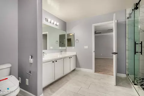 Bath - 1822 E Patrick Ln, Phoenix, AZ 85024 photo 1 of 3