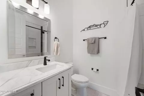 Bath - 4145 E Campbell Ave, Phoenix, AZ 85018 photo 4 of 5