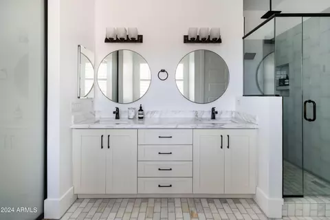 Bath - 4145 E Campbell Ave, Phoenix, AZ 85018 photo 1 of 5