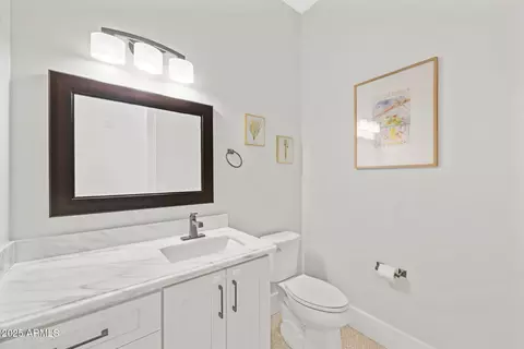 Bath - 4145 E Campbell Ave, Phoenix, AZ 85018 photo 2 of 5