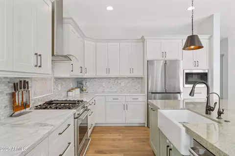 Kitchen - 4145 E Campbell Ave, Phoenix, AZ 85018 photo 4 of 4