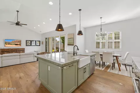 Kitchen - 4145 E Campbell Ave, Phoenix, AZ 85018 photo 2 of 4